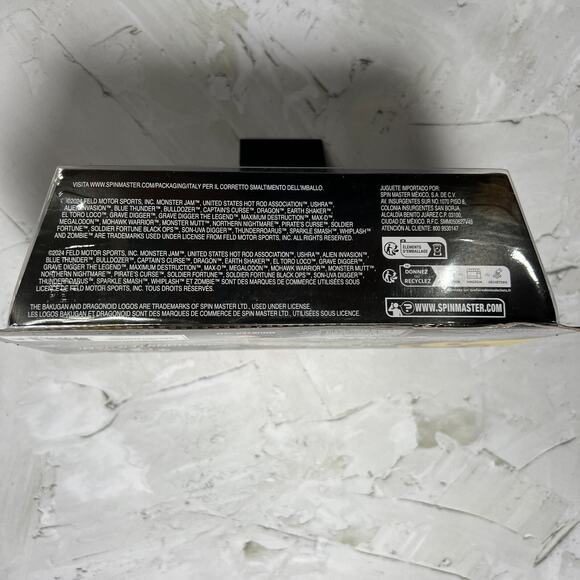 NEW Monster Jam MEGALODON Vs HOOKED Die Cast Truck 1:64 Double Down Showdown - Picture 8 of 8